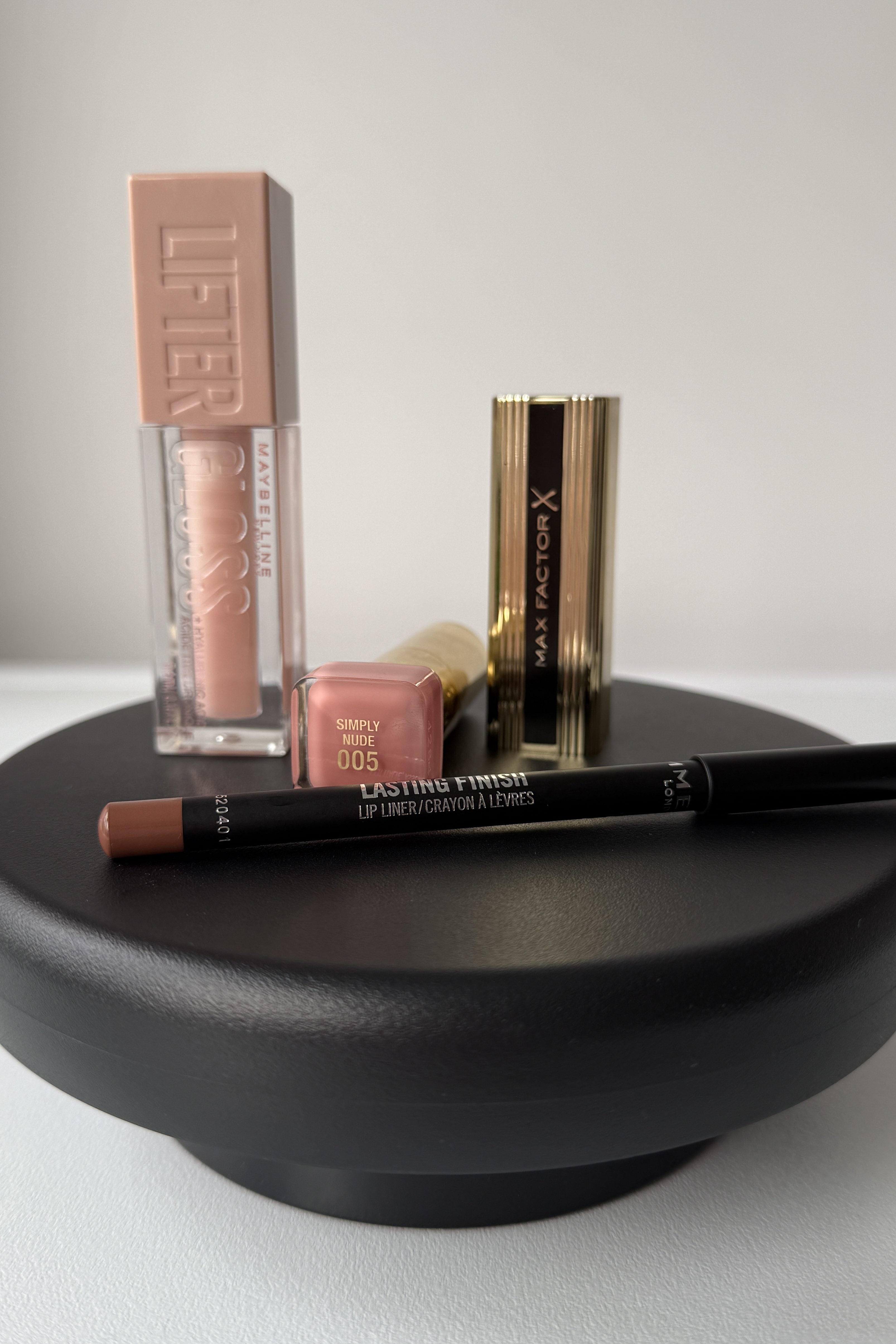 MAX FACTOR - Colour Elixir Lipstick 005 Simply Nude Rimmel Lasting Finish 8HR Lip Liner Cappuccino 1.2 g Maybelline New York Lifter Gloss 5.4 ml Shade: 002 Ice