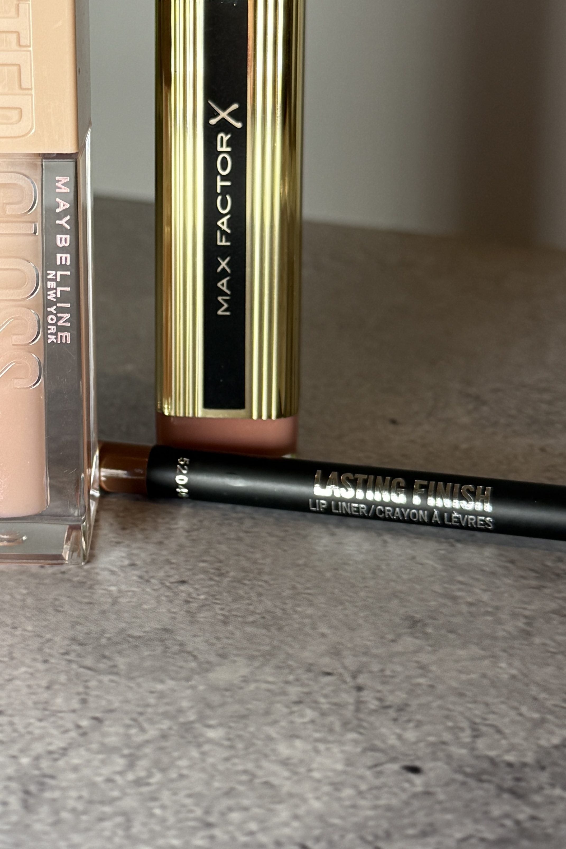 MAX FACTOR - Colour Elixir Lipstick 005 Simply Nude Rimmel Lasting Finish 8HR Lip Liner Cappuccino 1.2 g Maybelline New York Lifter Gloss 5.4 ml Shade: 002 Ice