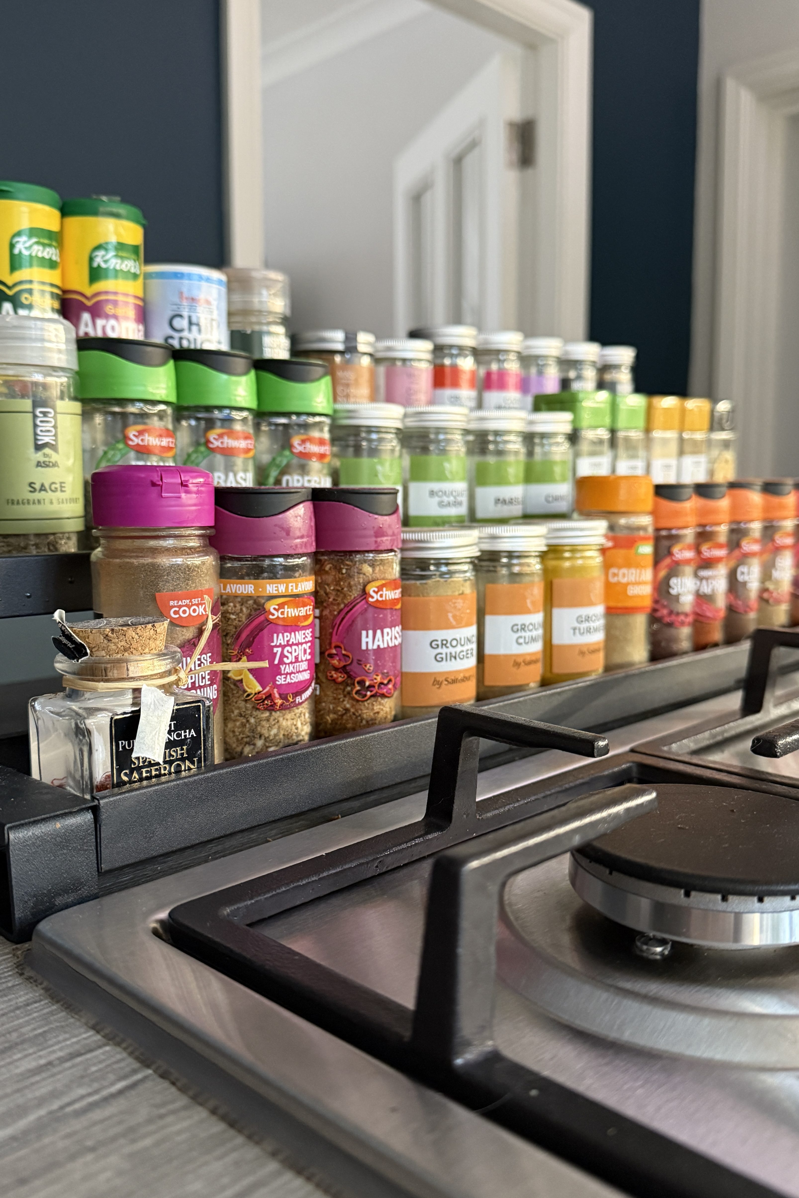 GOENDR 3 Tier Spice Rack for Inside Cupboard, 41-75cm Expandable Spice Organiser, Large Seasoning Organizer, Spice Jars Rack for Kitchen Countertop, Pantry, Bathroom, Black