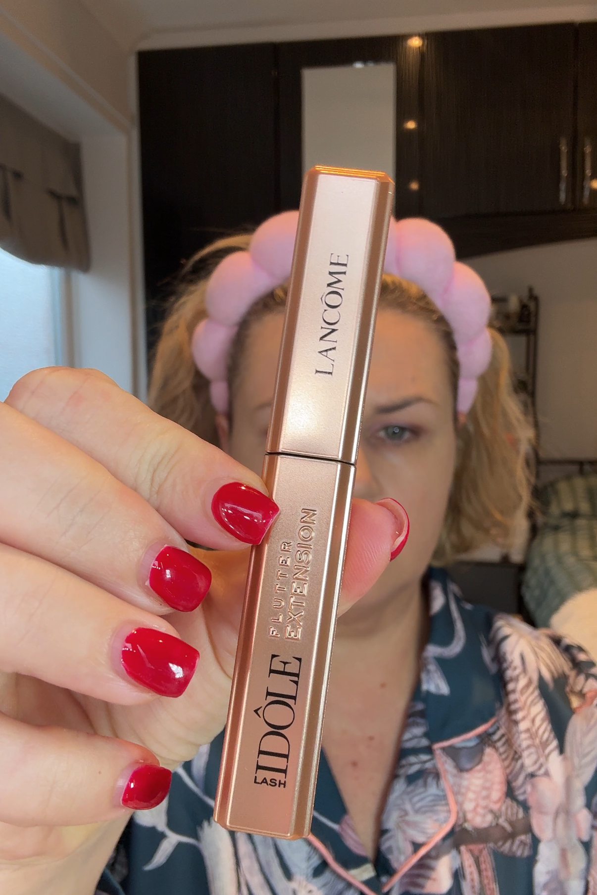 Lancome lash idole flutter extension black mascara red nails