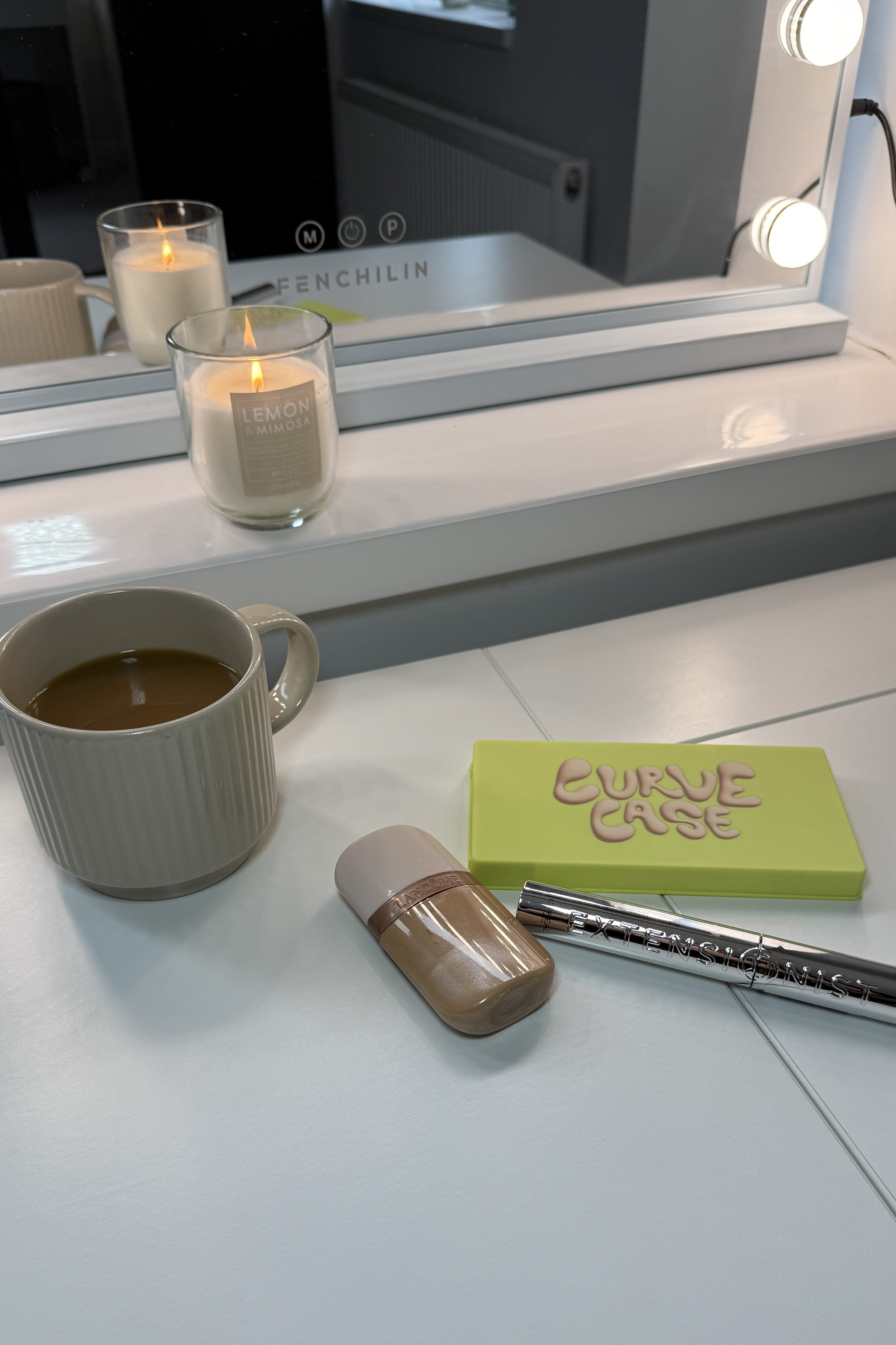 Lancôme Skin Idôle 3 Serum Supertint
L’Oréal Telescopic Extensionist Mascara Made by Mitchel, Curve Case Blursh Palette coffee over 40 make up