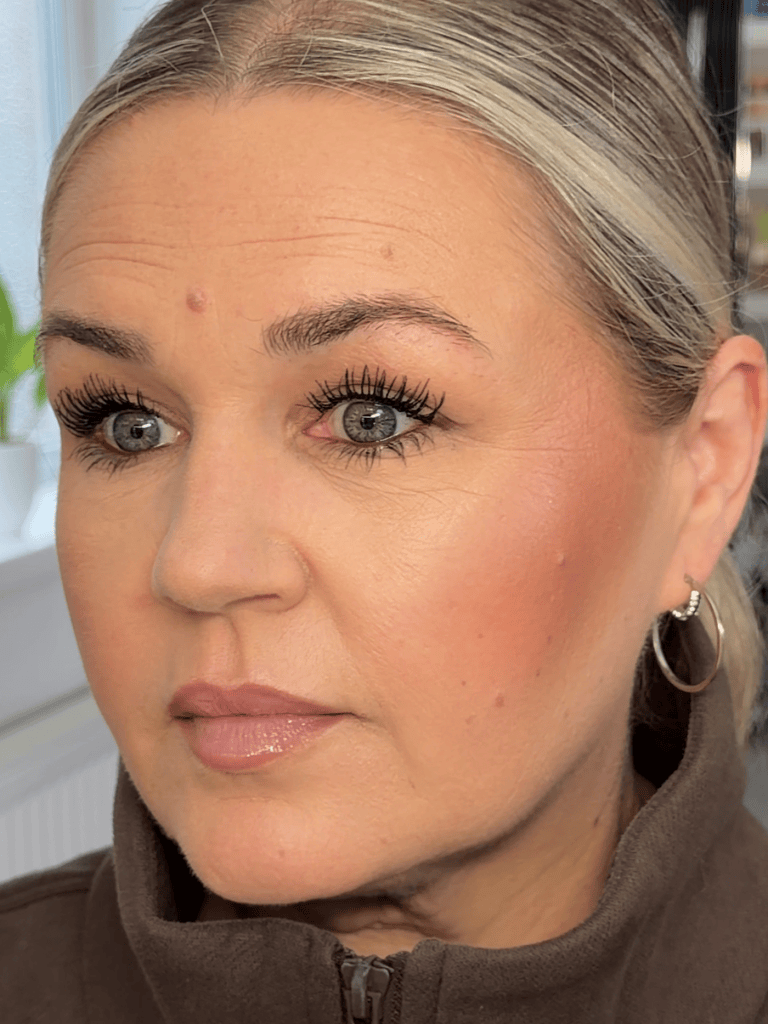 Wonderskin Power’full mascara on over 40 hooded eyes long lashes